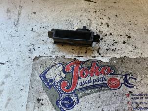 Gebruikte Handgreep Kofferdeksel Mazda 6 (GG12/82) 2.0i 16V Prijs op aanvraag aangeboden door Autodemontage Joko B.V.