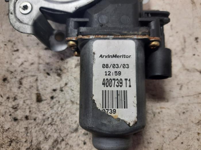 Raammotor Portier van een Opel Movano (4A1; 4A2; 4B2; 4B3; 4C2; 4C3) 2.5 DTI 2003