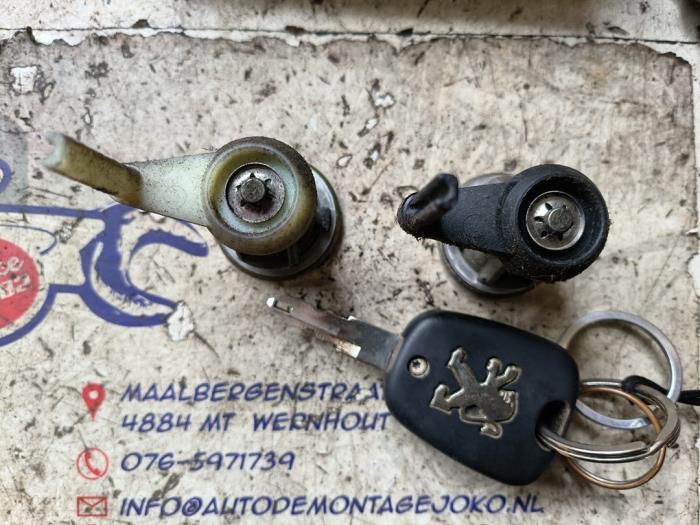 Computer Body Control van een Peugeot 206 (2A/C/H/J/S) 1.4 16V 2003