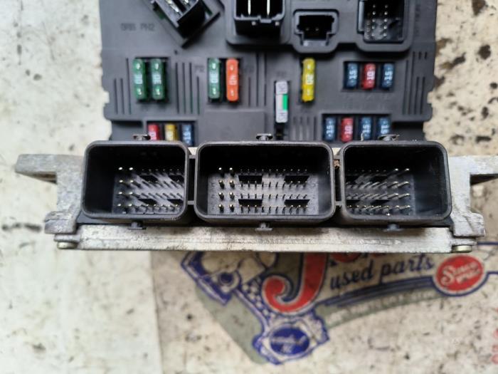Computer Body Control van een Peugeot 206 (2A/C/H/J/S) 1.4 16V 2003