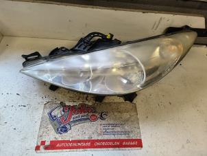 Gebruikte Linker Koplamp Peugeot 207 SW (WE/WU) 1.6 16V Prijs op aanvraag aangeboden door Autodemontage Joko B.V.