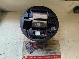 Gebruikte Krikset Renault Clio IV (5R) 0.9 Energy TCE 90 12V Prijs op aanvraag aangeboden door Autodemontage Joko B.V.