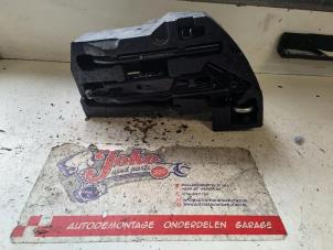 Gebruikte Krikset Opel Corsa D 1.2 16V Prijs op aanvraag aangeboden door Autodemontage Joko B.V.