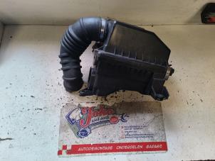 Gebruikte Luchtfilterhuis Mitsubishi Colt (Z2/Z3) 1.3 16V Prijs op aanvraag aangeboden door Autodemontage Joko B.V.