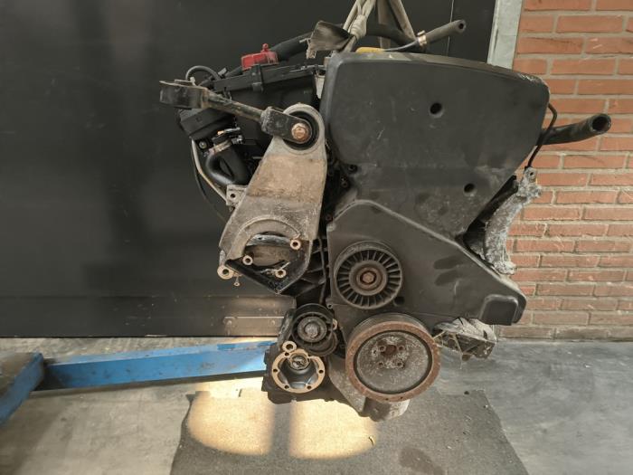 Motor van een Alfa Romeo GT (937) 2.0 JTS 16V 2007