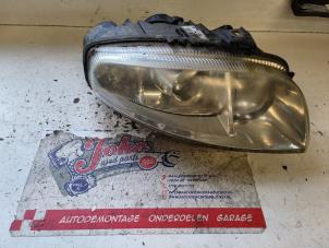 Gebruikte Rechter Koplamp Alfa Romeo GT (937) 2.0 JTS 16V Prijs op aanvraag aangeboden door Autodemontage Joko B.V.