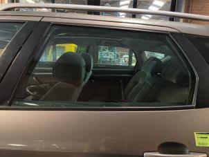 Gebruikte Deurruit 4Deurs links-achter Peugeot 407 SW (6E) 2.0 16V Prijs op aanvraag aangeboden door Autodemontage Joko B.V.