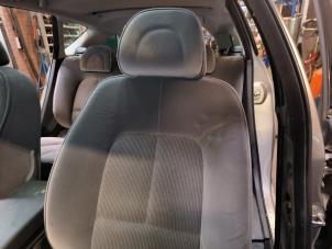 Gebruikte Stoel links Peugeot 407 SW (6E) 2.0 16V Prijs op aanvraag aangeboden door Autodemontage Joko B.V.