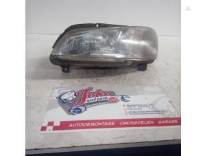 Gebruikte Koplamp links Peugeot 106 II 1.1 XN,XR,XT,Accent Prijs op aanvraag aangeboden door Autodemontage Joko B.V.