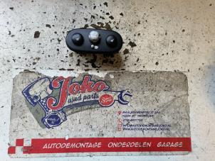 Gebruikte Schakelaar Stoelverwarming BMW Mini One/Cooper (R50) 1.6 16V Cooper Prijs op aanvraag aangeboden door Autodemontage Joko B.V.