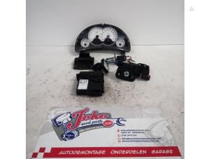 Gebruikte Slotenset Cilinder (compleet) Opel Corsa C (F08/68) 1.4 16V Prijs op aanvraag aangeboden door Autodemontage Joko B.V.