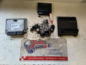 Gebruikte Centrale Deurvergrendelings Module Volkswagen Polo IV (9N1/2/3) 1.4 16V Prijs op aanvraag aangeboden door Autodemontage Joko B.V.