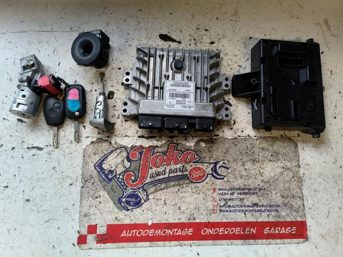 Gebruikte Computer Body Control Renault Clio III (BR/CR) 1.5 dCi FAP Prijs op aanvraag aangeboden door Autodemontage Joko B.V.