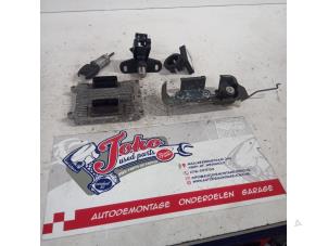 Gebruikte Slotenset Cilinder (compleet) Opel Astra G (F67) 2.2 16V Prijs op aanvraag aangeboden door Autodemontage Joko B.V.