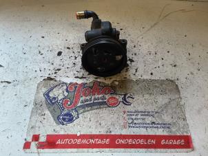 Gebruikte Stuurpomp Ford Fiesta 4 1.3i Prijs op aanvraag aangeboden door Autodemontage Joko B.V.