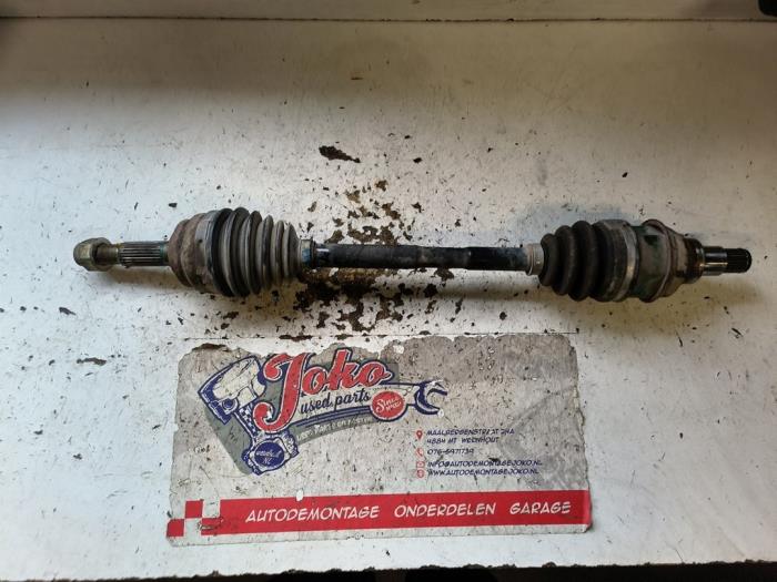 Gebruikte Steekas links-voor Daihatsu Sirion/Storia (M1) 1.3 16V DVVT Prijs op aanvraag aangeboden door Autodemontage Joko B.V.