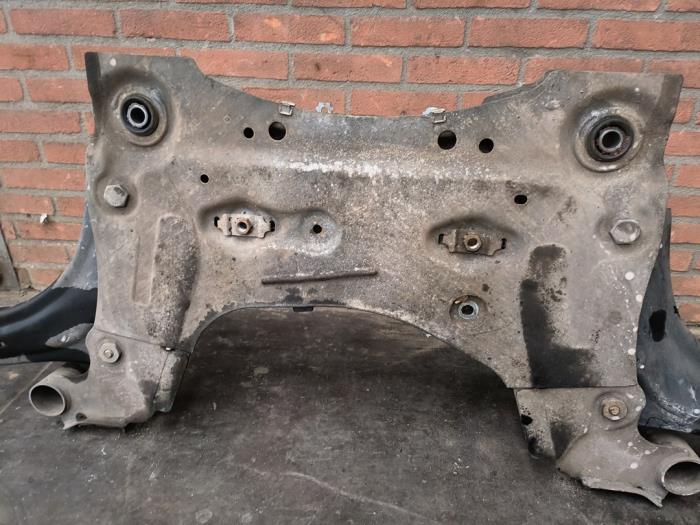 Subframe van een Renault Scénic III (JZ) 1.5 dCi 110 2010