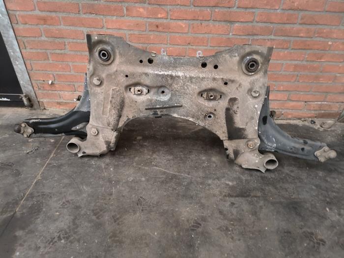 Subframe van een Renault Scénic III (JZ) 1.5 dCi 110 2010