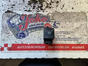 Gebruikte Schakelaar handrem Renault Scénic III (JZ) 1.5 dCi 110 Prijs op aanvraag aangeboden door Autodemontage Joko B.V.