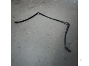 Gebruikte Voorruitrubber Peugeot 307 CC (3B) 2.0 16V Prijs op aanvraag aangeboden door Autodemontage Joko B.V.