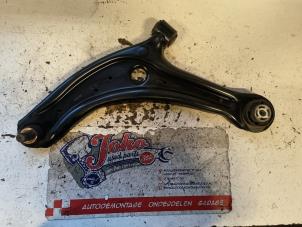 Gebruikte Draagarm onder links-voor Ford Fiesta 7 1.1 Ti-VCT 12V 85 Prijs op aanvraag aangeboden door Autodemontage Joko B.V.