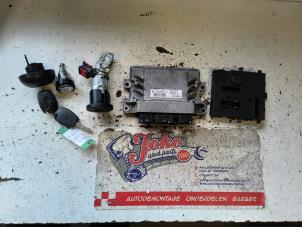 Gebruikte Module Bodycontrol Renault Twingo II (CN) 1.2 16V Prijs op aanvraag aangeboden door Autodemontage Joko B.V.