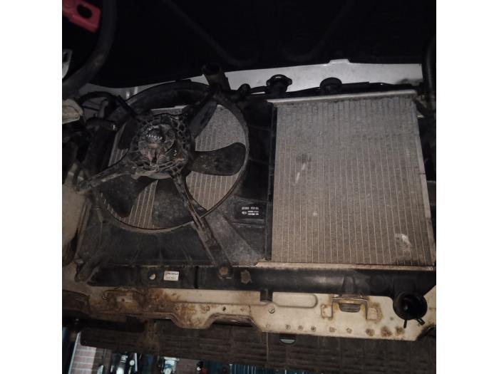 Gebruikte Radiateur Kia Rio (DC12) 1.3 RS,LS Prijs op aanvraag aangeboden door Autodemontage Joko B.V.