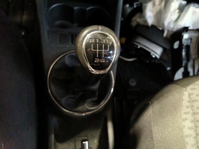 Gebruikte Versnellingspook Skoda Fabia II Combi 1.2 TDI 12V Greenline Prijs op aanvraag aangeboden door Autodemontage Joko B.V.