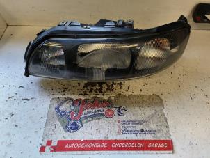 Gebruikte Koplamp links Volvo S60 I (RS/HV) 2.4 20V 170 Prijs op aanvraag aangeboden door Autodemontage Joko B.V.