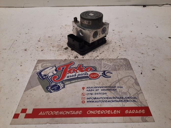 Gebruikte ABS Pomp Citroen C4 Cactus (0B/0P) 1.2 Vti 75 12V Prijs op aanvraag aangeboden door Autodemontage Joko B.V.