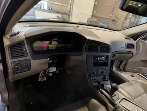 Gebruikte Dashboard Volvo S60 I (RS/HV) 2.4 20V 170 Prijs op aanvraag aangeboden door Autodemontage Joko B.V.