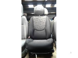 Gebruikte Voorstoel links Hyundai Matrix 1.6 16V Prijs op aanvraag aangeboden door Autodemontage Joko B.V.