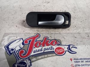 Gebruikte Portiergreep 4Deurs rechts-voor Volkswagen Golf Plus (5M1/1KP) 1.6 FSI 16V Prijs op aanvraag aangeboden door Autodemontage Joko B.V.