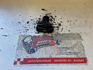 Gebruikte Handremhendel Mercedes Vito (639.6) 2.2 113 CDI 16V Euro 5 Prijs op aanvraag aangeboden door Autodemontage Joko B.V.