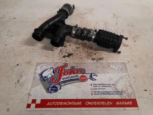 Gebruikte Intercooler Buis Citroen Berlingo Cinqspace, Multispace 1.6 Hdi 75 Phase 1 Prijs op aanvraag aangeboden door Autodemontage Joko B.V.