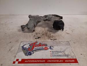 Gebruikte Dynamosteun boven Dodge Avenger (JS) 2.0 CRD 16V Prijs op aanvraag aangeboden door Autodemontage Joko B.V.