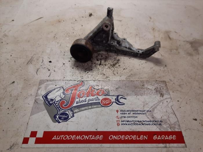 Gebruikte Dynamosteun onder Hyundai H-300 2.5 CRDi Prijs op aanvraag aangeboden door Autodemontage Joko B.V.