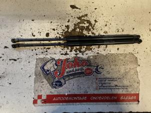 Gebruikte Kofferdekseldemper links-achter Volvo C30 (EK/MK) 1.6 D 16V Prijs op aanvraag aangeboden door Autodemontage Joko B.V.