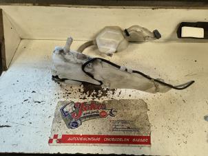 Gebruikte Ruitensproeiertank voor Volvo C30 (EK/MK) 1.6 D 16V Prijs op aanvraag aangeboden door Autodemontage Joko B.V.