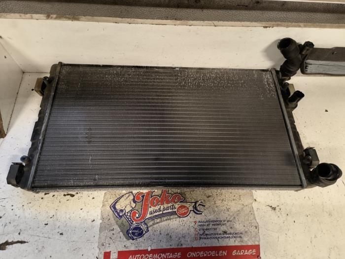 Gebruikte Radiateur Volkswagen New Beetle (9C1/9G1) 1.4 16V Prijs op aanvraag aangeboden door Autodemontage Joko B.V.