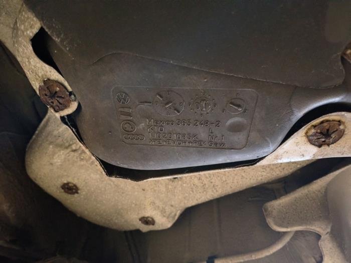 Tank van een Volkswagen New Beetle (9C1/9G1) 1.4 16V 2002