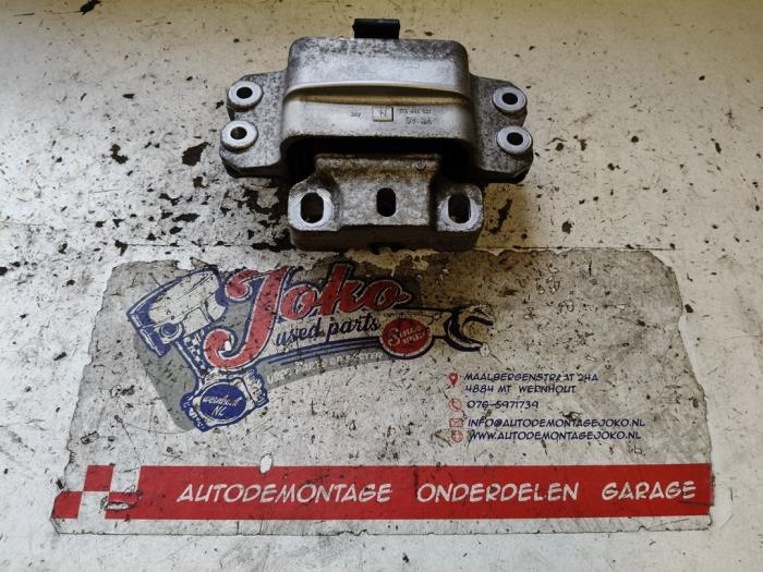 Gebruikte Versnellingsbak Steun Volkswagen Caddy III (2KA,2KH,2CA,2CH) 1.6 TDI 16V Prijs op aanvraag aangeboden door Autodemontage Joko B.V.