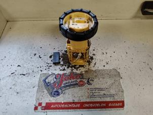 Gebruikte Opvoerpomp Volkswagen Caddy III (2KA,2KH,2CA,2CH) 1.6 TDI 16V Prijs op aanvraag aangeboden door Autodemontage Joko B.V.