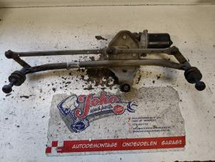 Gebruikte Ruitenwissermotor voor Opel Vivaro 1.9 DTI 16V Prijs op aanvraag aangeboden door Autodemontage Joko B.V.