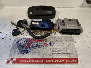 Gebruikte Computer Motormanagement Opel Vivaro 1.9 DTI 16V Prijs op aanvraag aangeboden door Autodemontage Joko B.V.