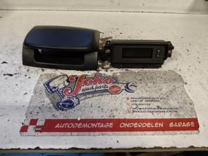 Gebruikte Display Interieur Opel Vivaro 1.9 DTI 16V Prijs op aanvraag aangeboden door Autodemontage Joko B.V.