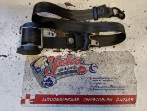 Gebruikte Veiligheidsgordel rechts-voor Opel Vivaro 1.9 DTI 16V Prijs op aanvraag aangeboden door Autodemontage Joko B.V.