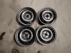 Gebruikte Velgen set Peugeot 107 1.0 12V Prijs op aanvraag aangeboden door Autodemontage Joko B.V.