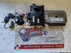 Gebruikte Computer Body Control Renault Modus/Grand Modus (JP) 1.6 16V Prijs op aanvraag aangeboden door Autodemontage Joko B.V.