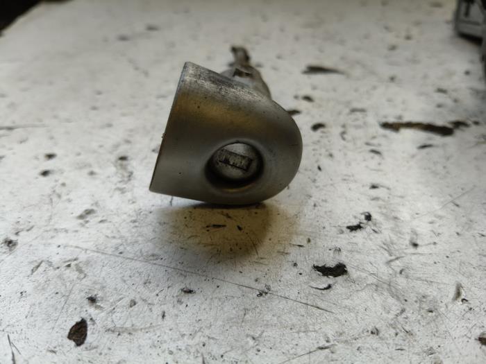 Computer Body Control van een Renault Clio III (BR/CR) 1.2 16V TCe 100 2009